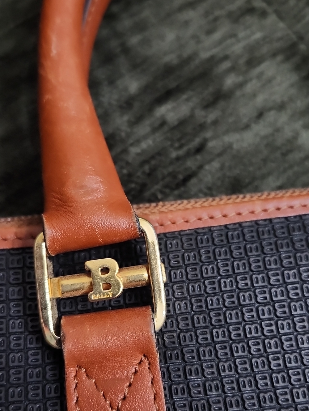 Bally Vintage Leather Handbag W/Logo Goldtone Hardware Black & Brown - Picture 13 of 17
